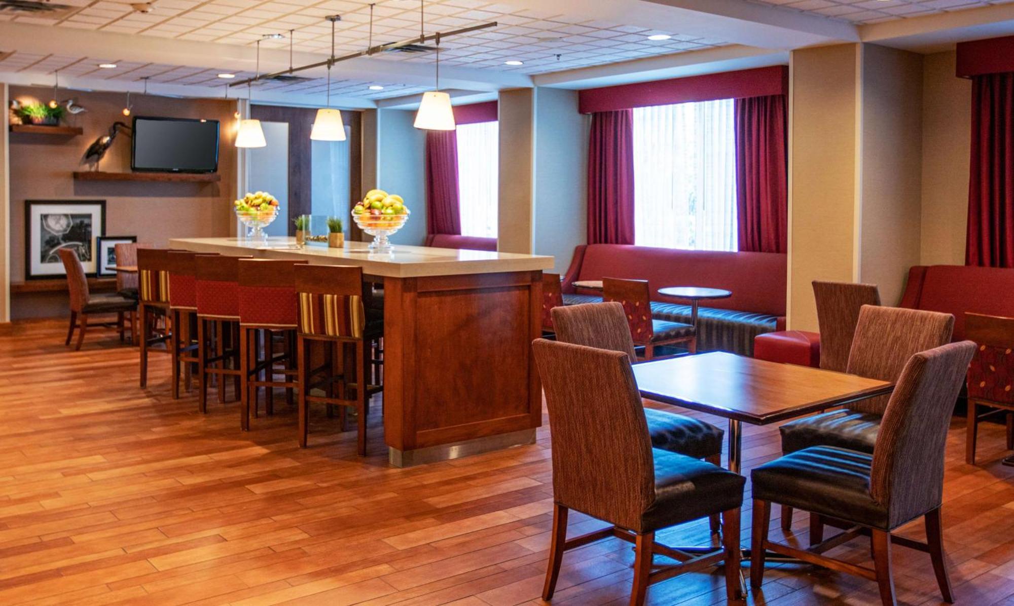 Hampton Inn Gloucester Exterior foto